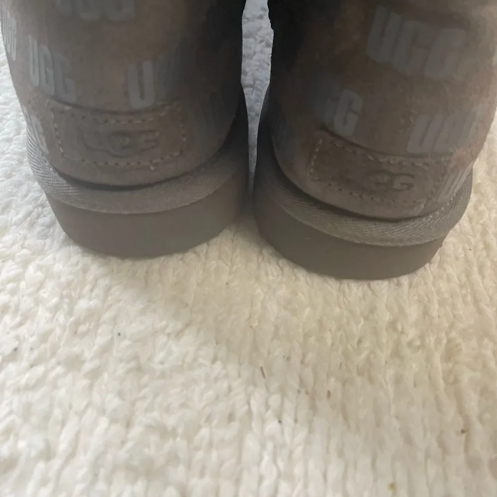 UGG Men’s Classic Mini II UGG Print Gray suede Boots  logo rubberized print SZ10